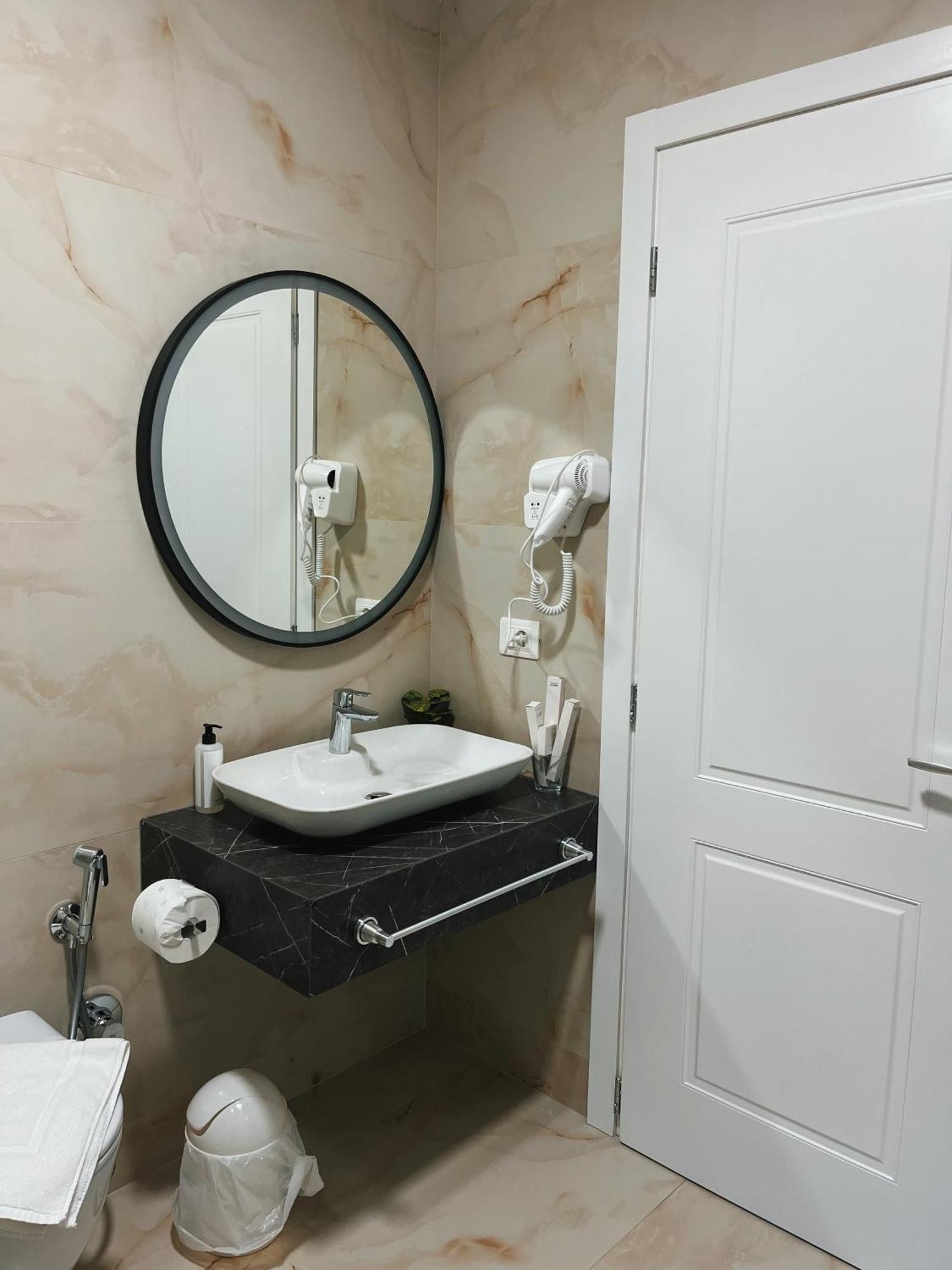Clinton Tirana Inn Экстерьер фото