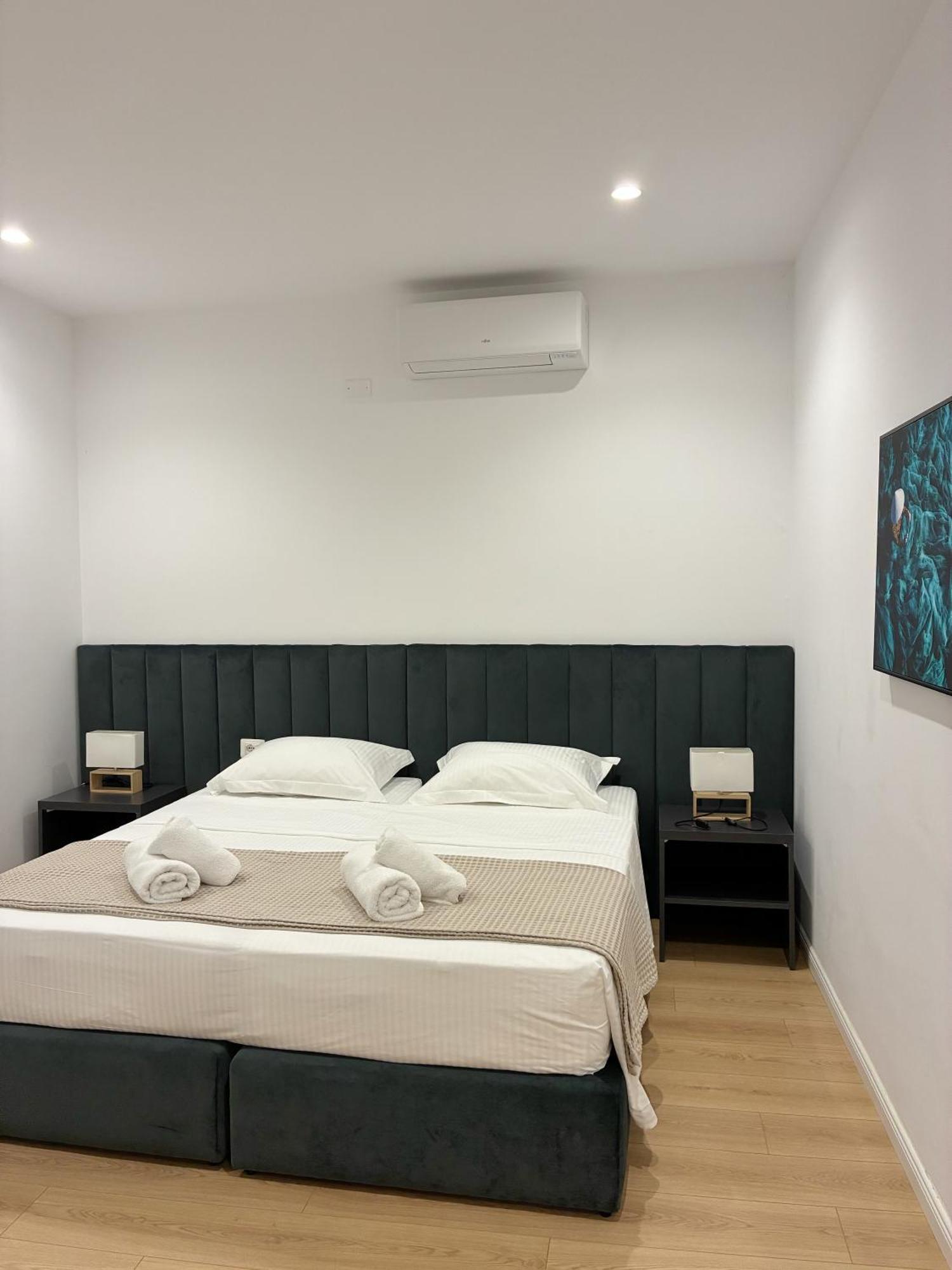 Clinton Tirana Inn Экстерьер фото
